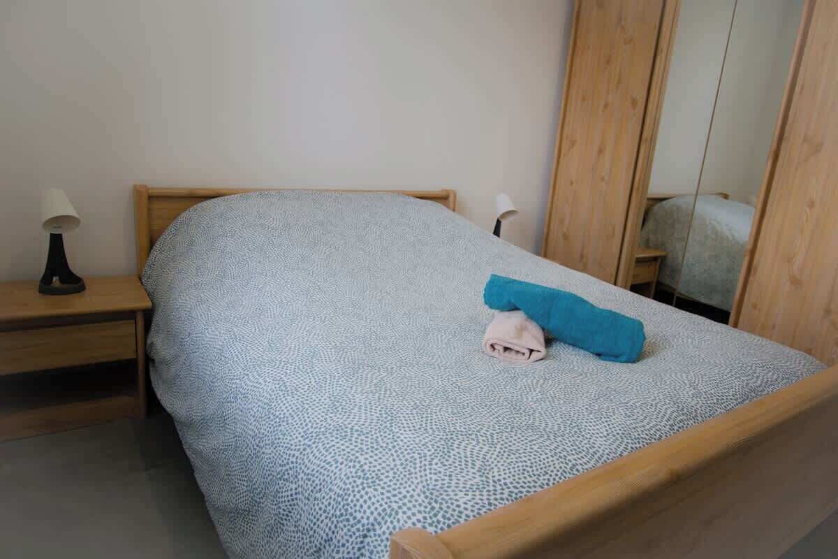 2 slaapkamers, een strijkplank/strijkijzer, wifi, beddengoed