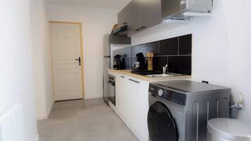 Fridge, microwave, oven, stovetop