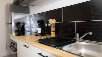 Réfrigérateur, micro-ondes, four, cafetiÚre/bouilloire