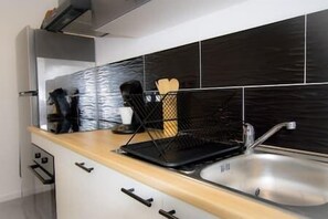 Fridge, microwave, oven, coffee/tea maker