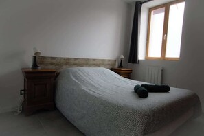 2 slaapkamers, een strijkplank/strijkijzer, wifi, beddengoed