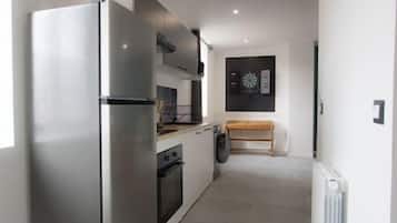 Réfrigérateur, micro-ondes, four, cafetiÚre/bouilloire