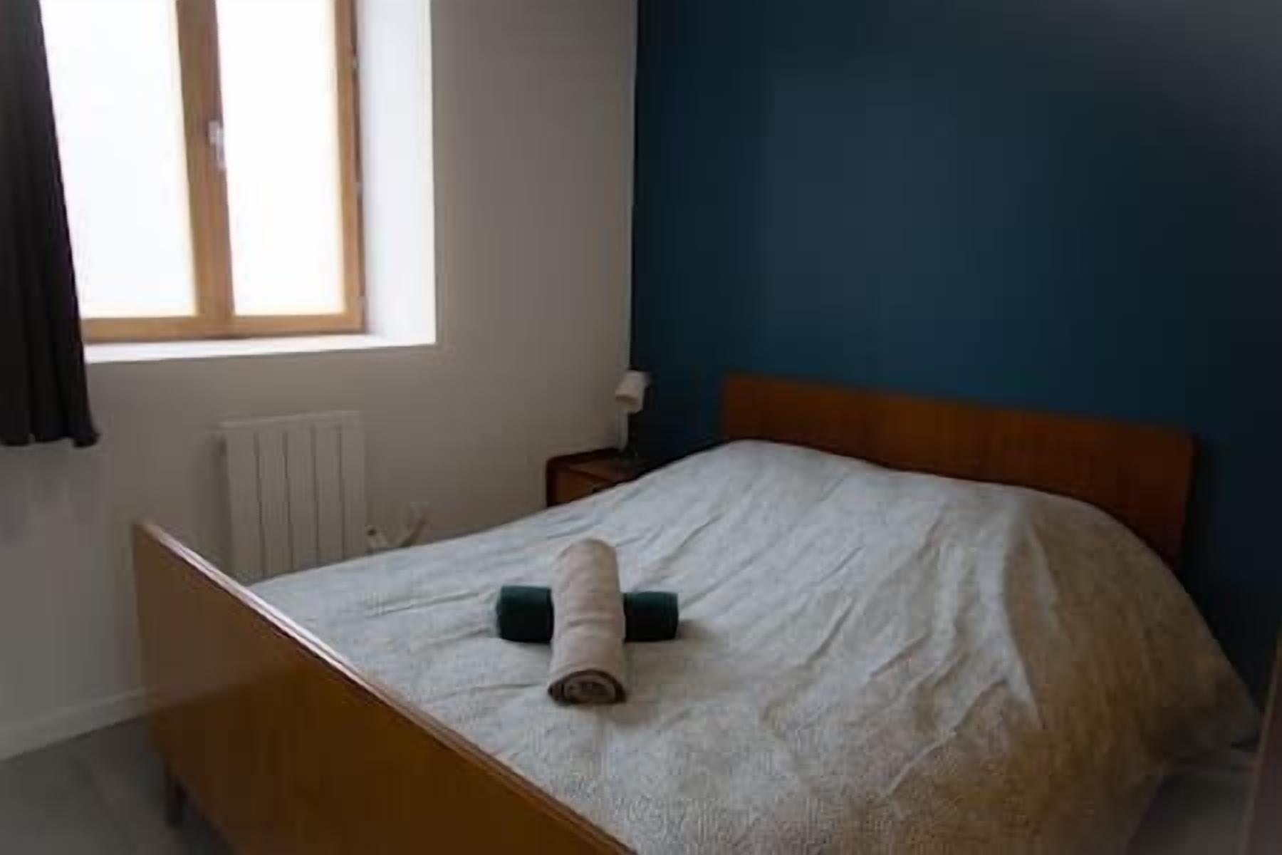 2 chambres, fer et planche à repasser, Wi-Fi, draps fournis