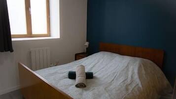 2 chambres, fer et planche Ă repasser, Wi-Fi, draps fournis