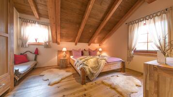 2 bedrooms, travel crib, free WiFi, bed sheets