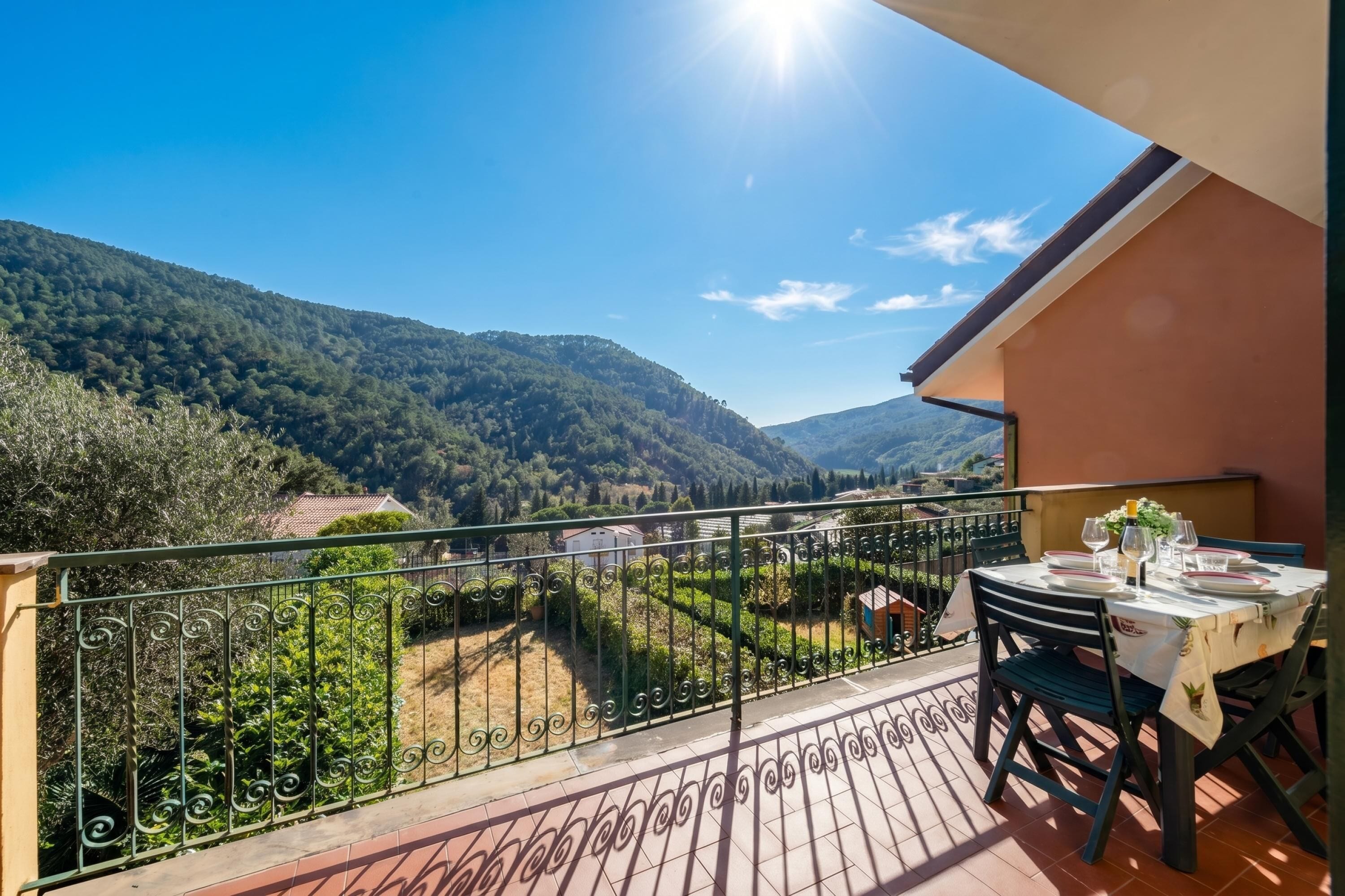 Standaard appartement, meerdere slaapkamers (Peaceful Apartment In Deiva Marina) | Buiten dineren