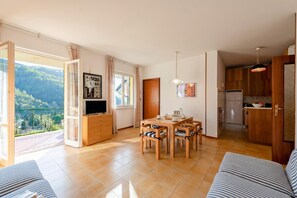 Standard Apartment, Multiple Bedrooms (Peaceful Apartment In Deiva Marina) | Living area