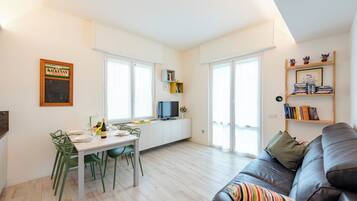 Télévision à écran plat de 21 pouces avec chaßnes par cùble, télévision