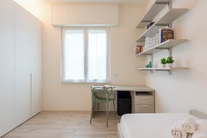 Departamento familiar, varias habitaciones (Cozy Flat In Sestri Levante) | 2 habitaciones y espacio para trabajar con laptop 