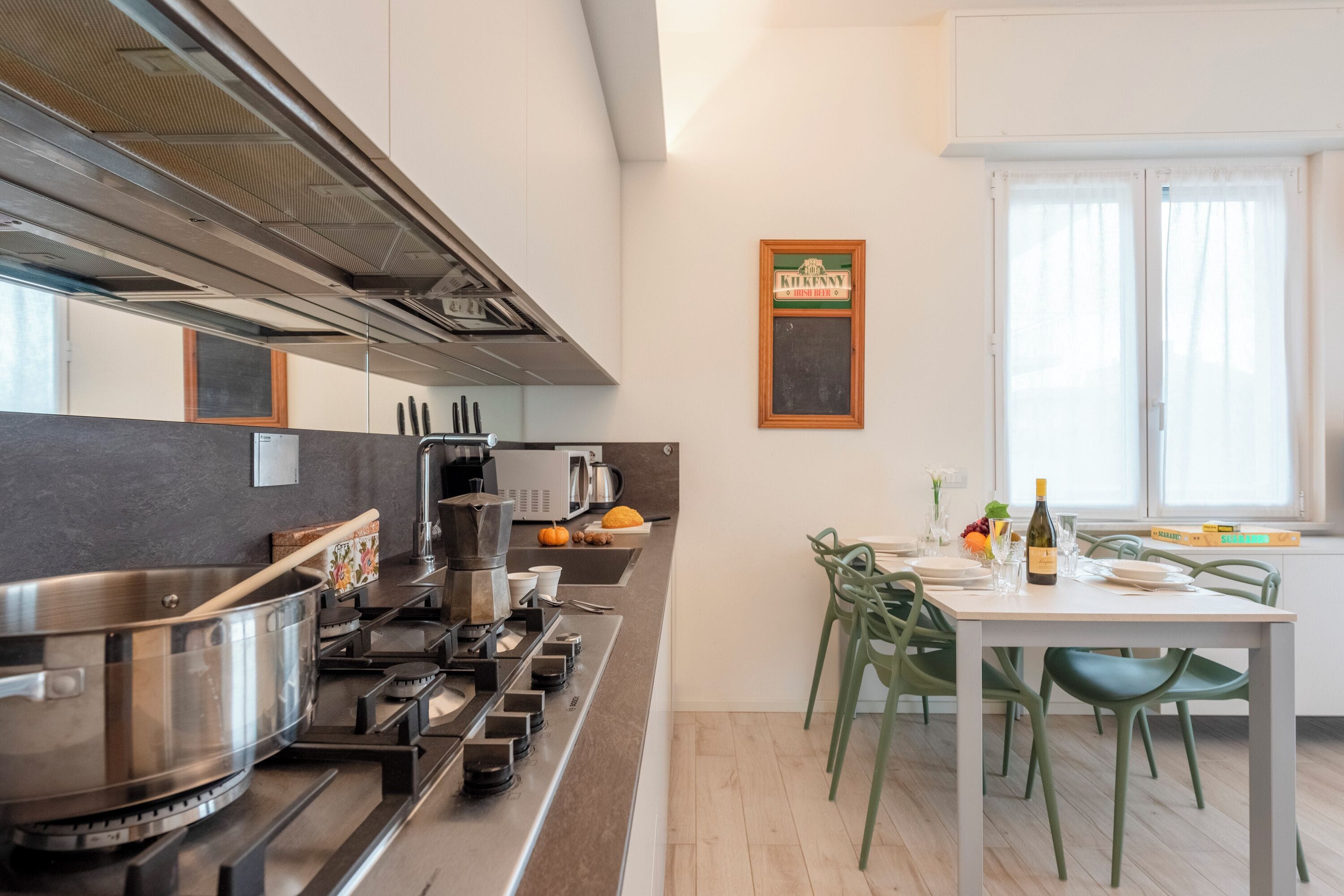 Apartamento familiar, varias habitaciones (Cozy Flat In Sestri Levante) | Cocina privada | Frigorífico, microondas, horno y placa de cocina