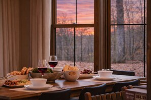 Dining - *Blue Turtle*Lux~Lake~Outdoor Life~Bike~Kayak~Dogs (Blue Ridge)