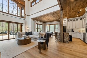 تلفزيون ذكي، مدفأة، تنس طاولة، كُتُب