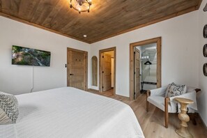 4 bedrooms, iron/ironing board, travel cot, WiFi