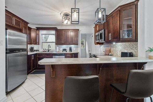 The Fancy House 3bed DT w/ Fenced Yard