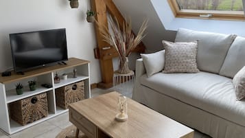 TV connectée, baby-foot, chaîne hi-fi