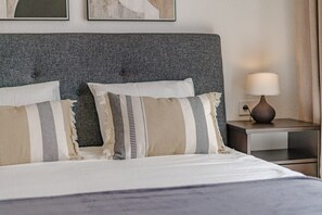 2 Schlafzimmer, Schreibtisch, Bügeleisen/Bügelbrett, kostenloses WLAN