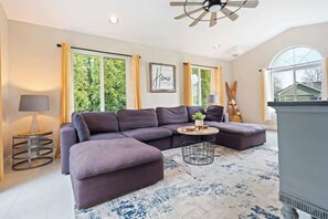TV, fireplace, offices