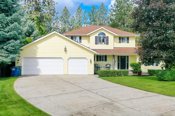 Welcome to Your Lakeside Retreat! 🌲🏡 This charming home is your perfect getaway, offering serene lake access just beyond the backyard. Step inside to discover cozy, inviting interiors designed for relaxation and comfort