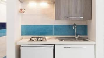 Oven, stovetop, coffee/tea maker, cookware/dishes/utensils