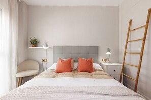 3 bedrooms, iron/ironing board, free WiFi, bed sheets - Family Apartment in Quiet Area (Salou)