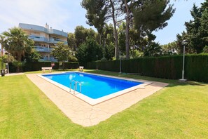Pool - Family Apartment in Quiet Area (Salou)