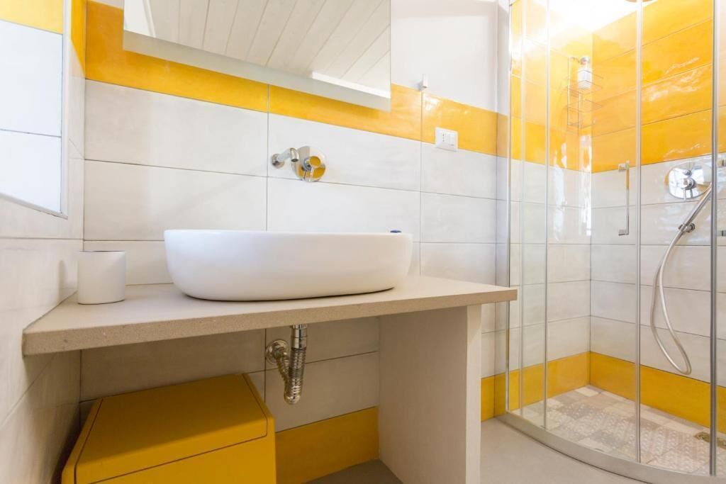 Sèche-cheveux, serviettes fournies