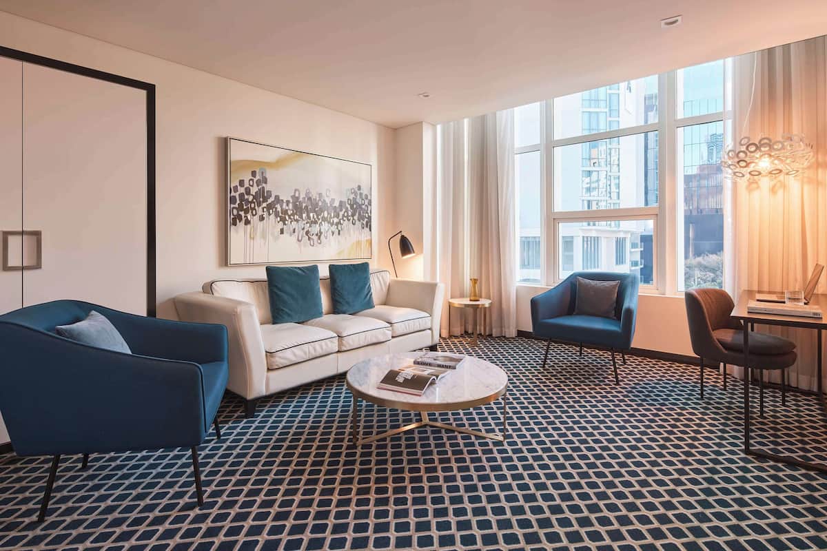 Ropa de cama hipoalergénica y minibar