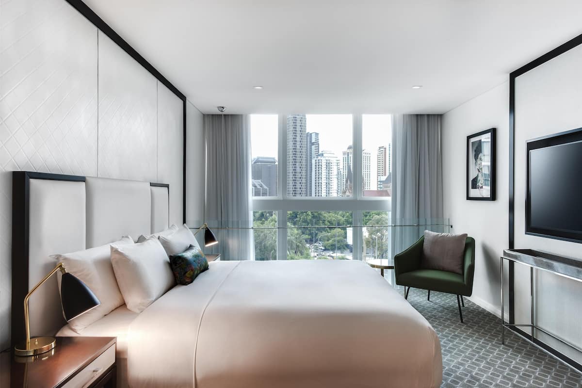 Suite, City View (Loft) | Hypo-allergenic bedding, minibar, in-room safe, desk