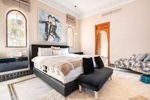 3 bedrooms, in-room safe, travel cot, free WiFi