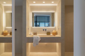 Hårføner, håndklær, såpe og toalettpapir