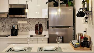 KylskÄp, mikrovÄgsugn, ugn och spishÀll