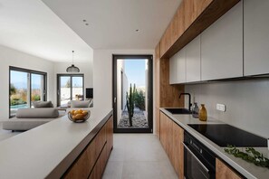 Fridge, oven, stovetop, dishwasher - Villa Jardino , Plaka (Naxos)