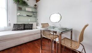 Interior - Italianway - Porta Nuova 52 C (Milan)