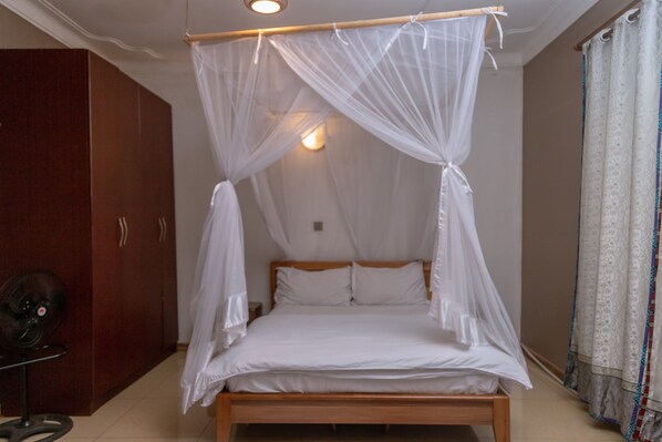 2 bedrooms, iron/ironing board, WiFi, bed sheets - Ewaffe@AKUA/BARU Clean 2BDRM APT (KAMPALA)