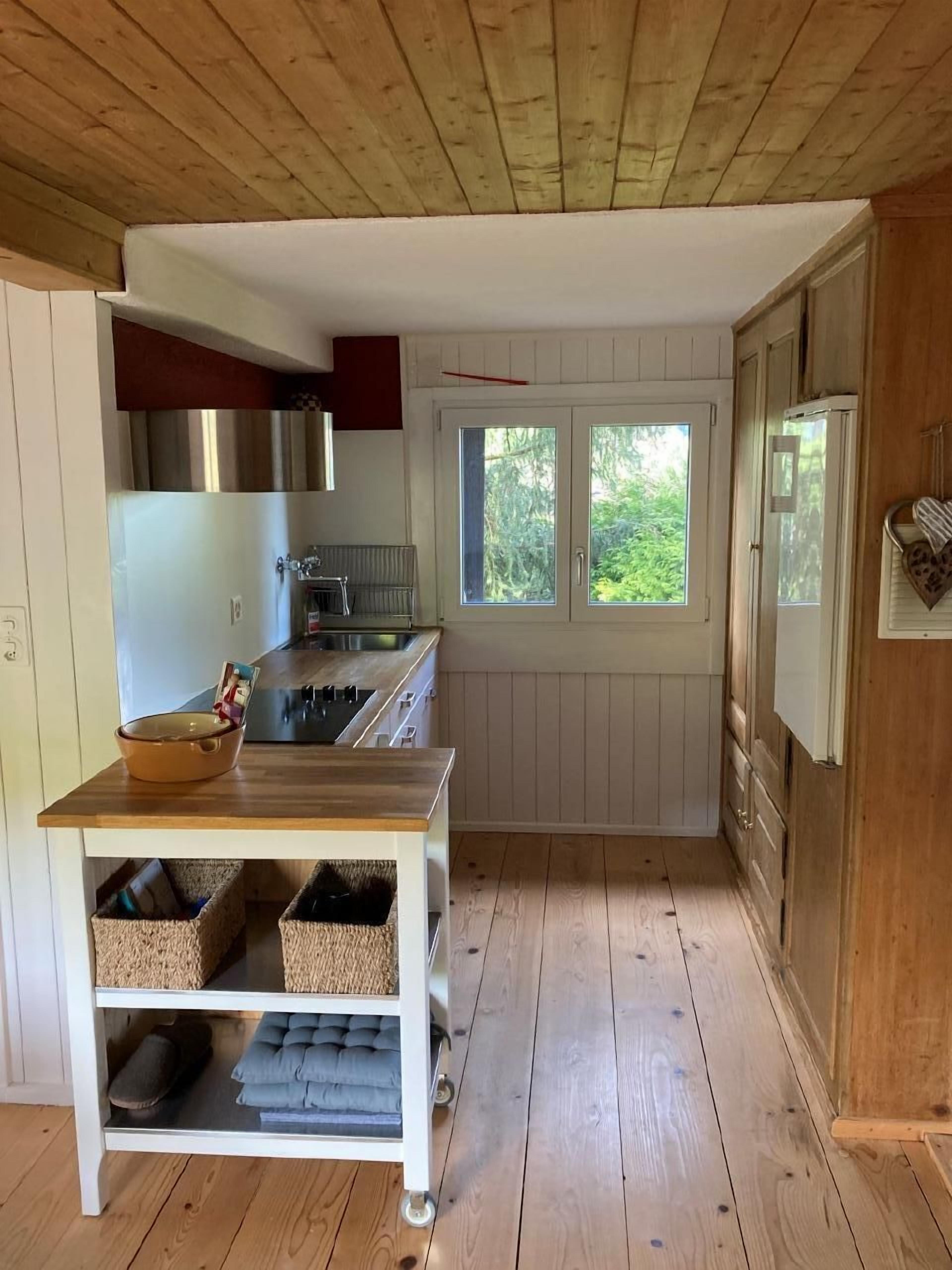 Réfrigérateur, four, plaque de cuisson, grille-pain