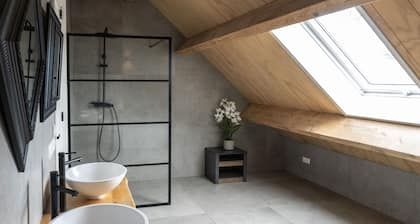 Luxury 4-Bedroom Apartment Ideal for Group Stays