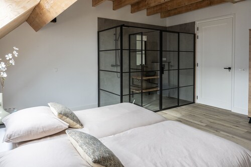 Luxury 4-Bedroom Apartment Ideal for Group Stays