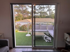 TV, livros, videoteca