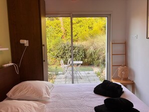 4 chambres, bureau, fer et planche Ă repasser, lit parapluie