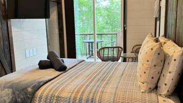 Desk, free WiFi, bed sheets