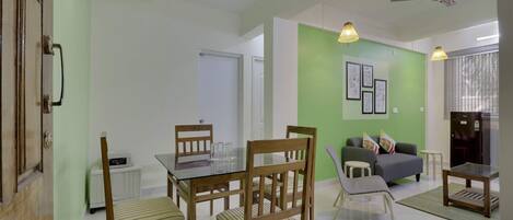 Televisor de pantalla plana de 32 polzades amb canals per satèl·lit