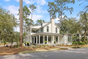 Exterior - Poolside Privacy & Dining Under the Stars (Bluffton)