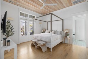 5 bedrooms, desk, iron/ironing board, free WiFi - Poolside Privacy & Dining Under the Stars (Bluffton)