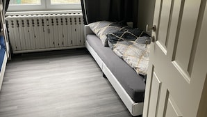 Comfort Shared Dormitory | Hypo-allergenic bedding available, WiFi (free) - M&R Hostel (Rostock)