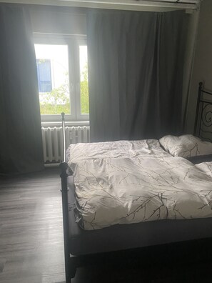 Deluxe Double or Twin Room, Non Smoking | Hypo-allergenic bedding, free WiFi - M&R Hostel (Rostock)
