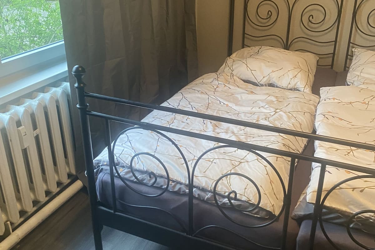 Quarto casal ou duplo luxo, para não fumantes | Roupas de cama antialérgicas, Wi-Fi de cortesia