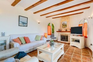 TV - SAONA VILLAS (OL BLAS): villa for 8 people, private swimming pool, air co (Calpe)