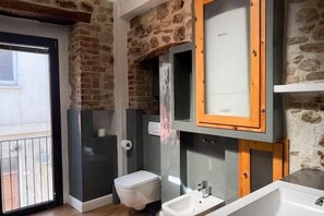 シャワー、ヘアドライヤー、ビデ、タオル