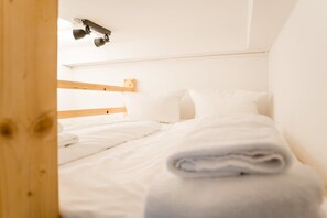 WiFi, bed sheets