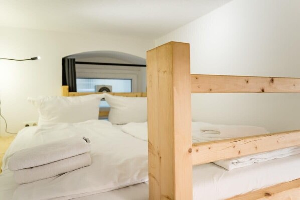 WiFi, bed sheets
